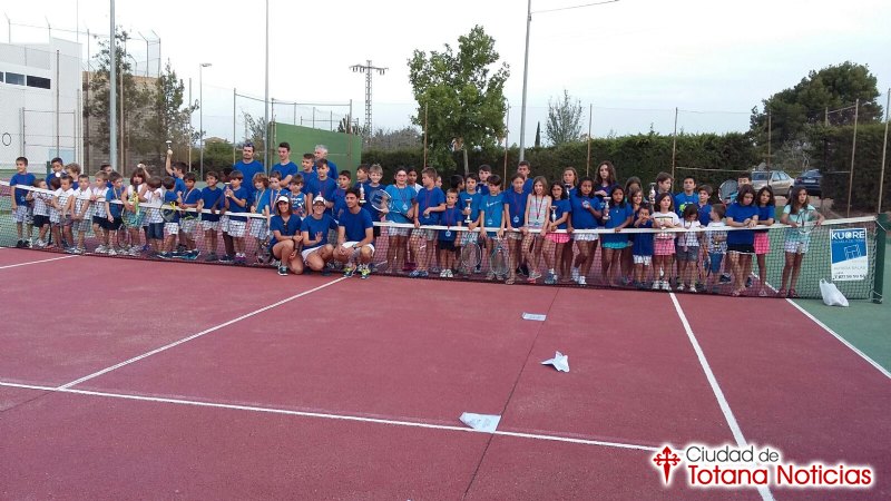 Fotos. Finalizan las clases en la escuela de tenis Kuore del curso 2015-16